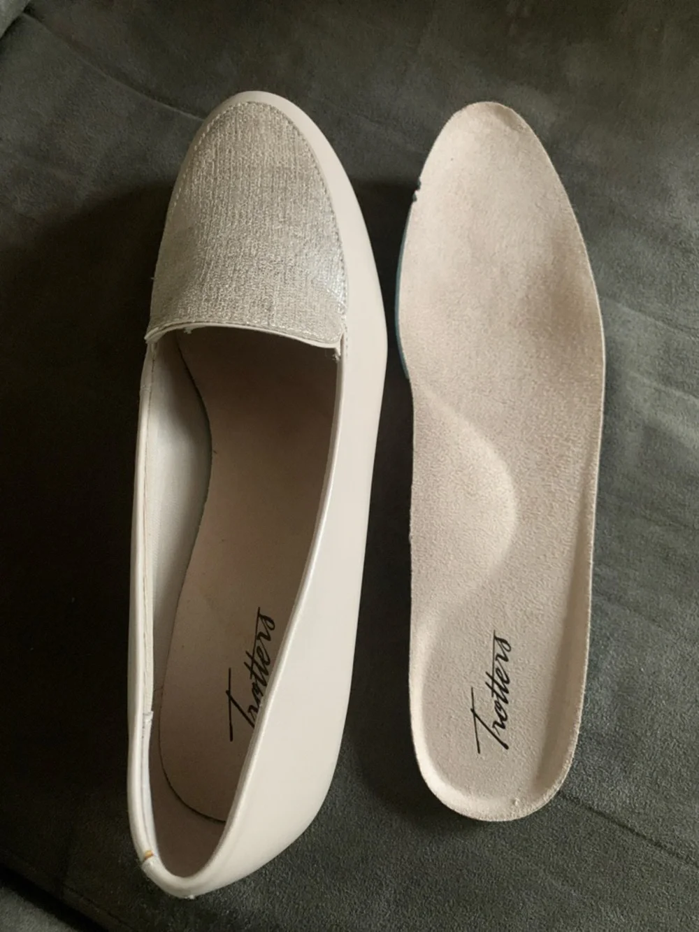 TROTTERS SHOES LOAFERS LEATHER CREAM SIZE 10 NWT